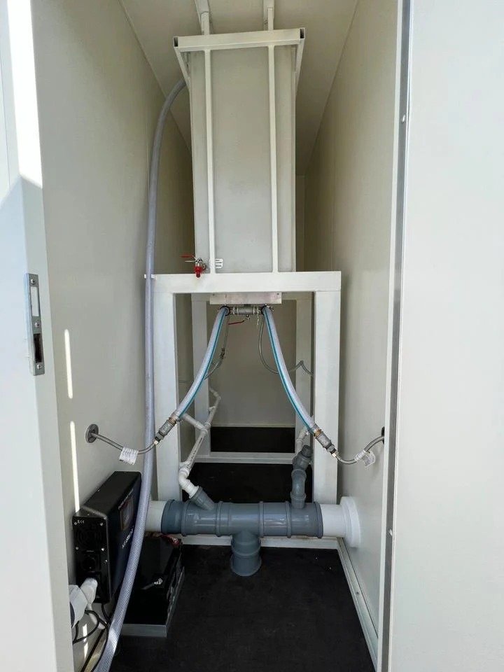 Remolque Sanitario Autónomo con Tanques – Image 11