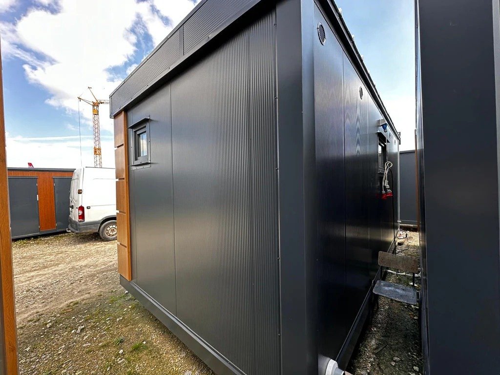 Contenedor Sanitario con Múltiples Unidades: Funcionalidad y Espacio – Image 13