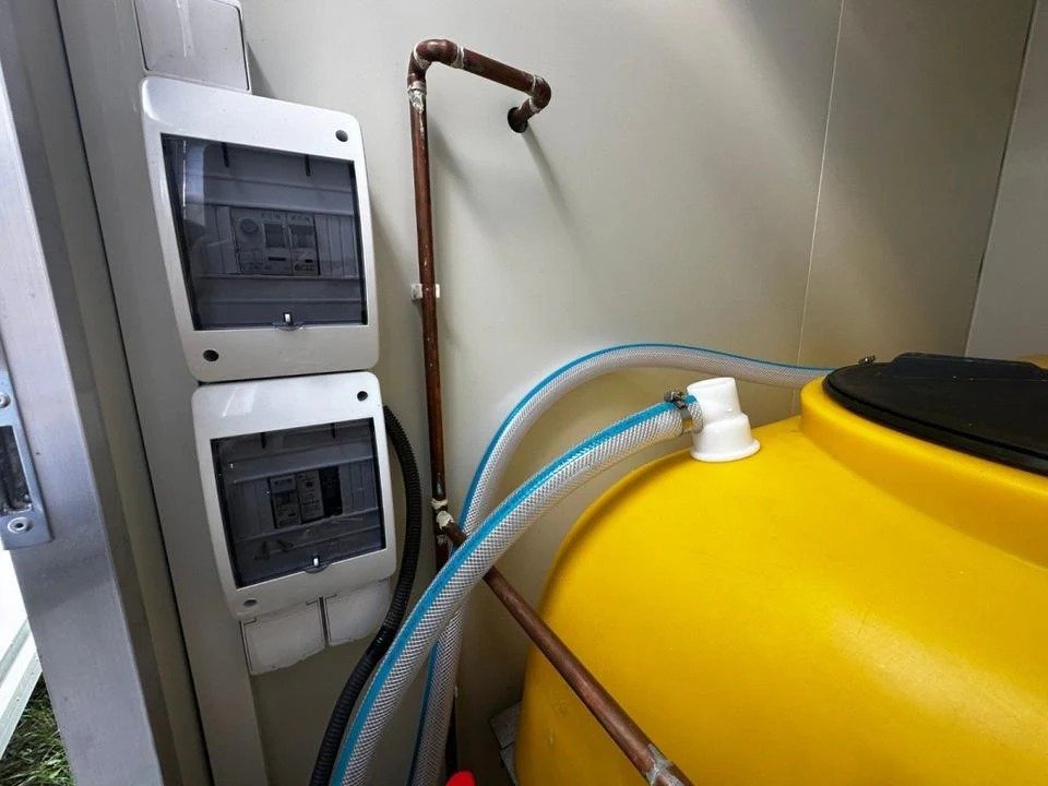 Remolque Sanitario Autónomo con Tanques – Image 4