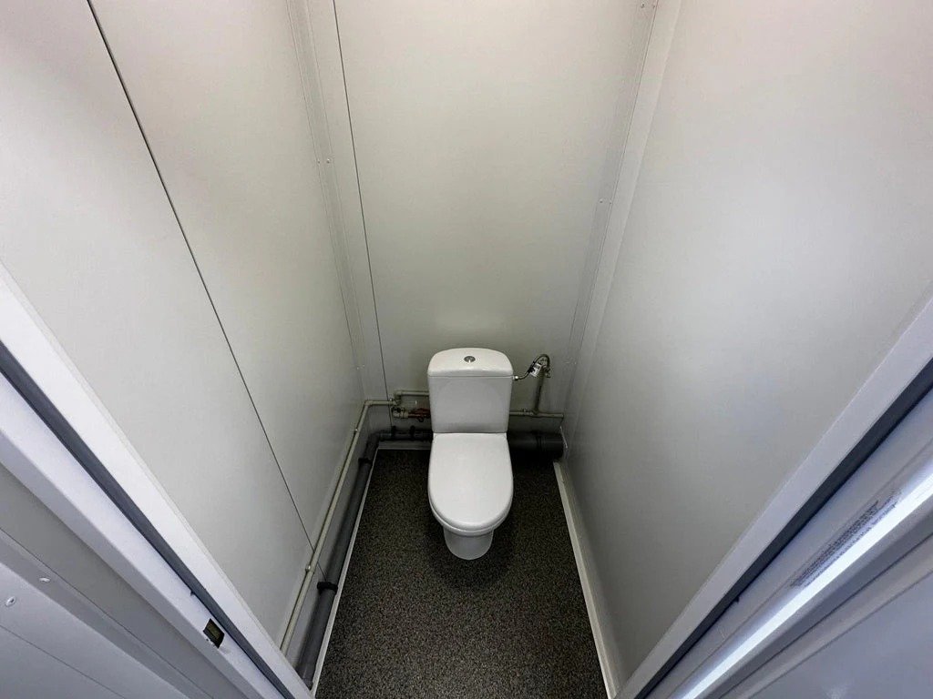 Contenedor Sanitario con Múltiples Unidades: Funcionalidad y Espacio – Image 7