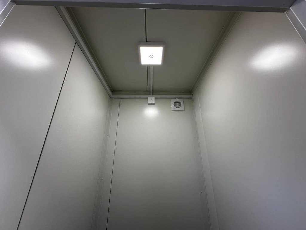 Contenedor Sanitario con Múltiples Unidades: Funcionalidad y Espacio – Image 8